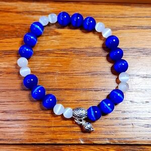 NWT Captivating Blue and White Cat Eye with silver accents Stretch Bracelet
